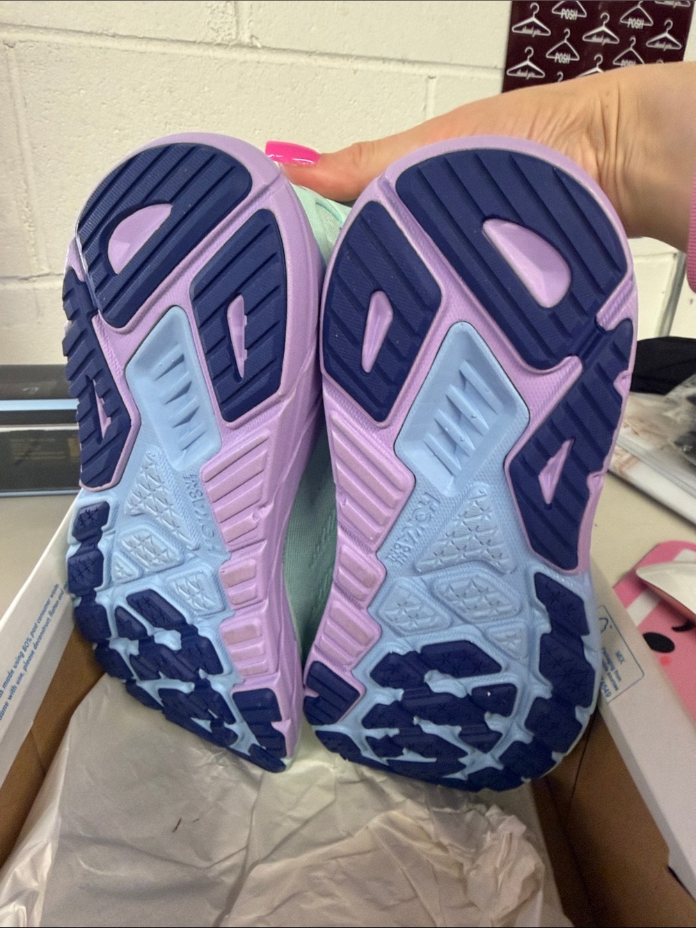 W/box W Arahi 6 Sz 8.5B women's Hoka Mint Green and Lavender Athletic Sneakers - Picture 4 of 6